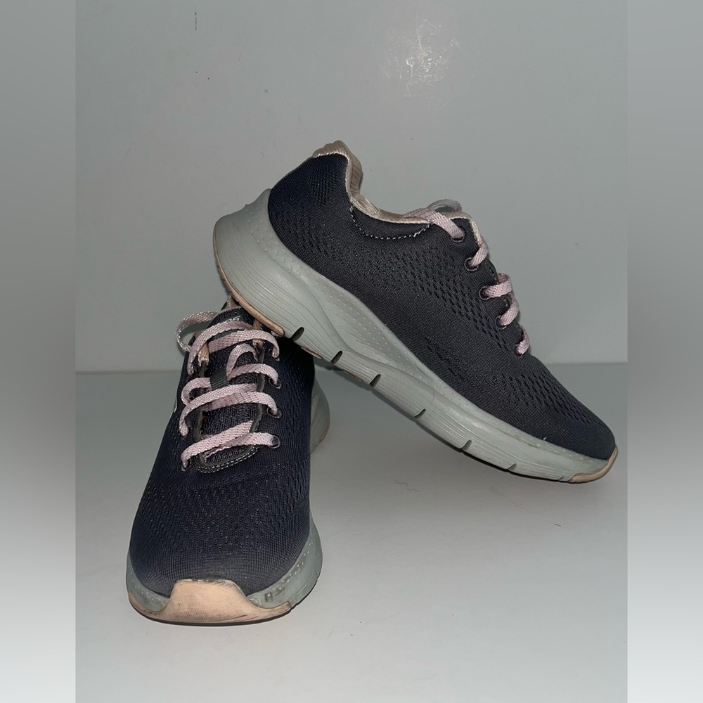 Skechers Black and Pink Sneakers